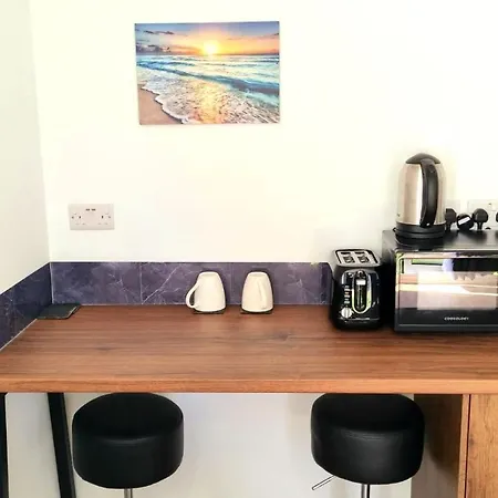 T-i-g-h The Coziest Place Wifi & Netflix Near Roundhay Holiday home Leeds (West Yorkshire)