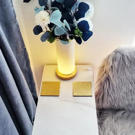 Holiday home T-i-g-h The Coziest Place Wifi & Netflix Near Roundhay *