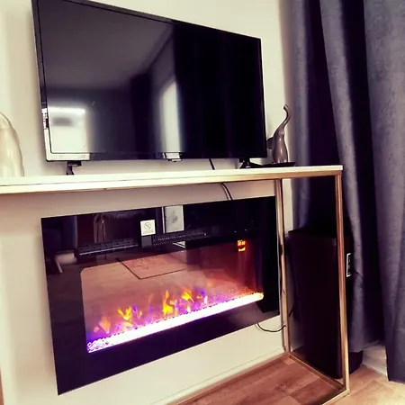 T-i-g-h The Coziest Place Wifi & Netflix Near Roundhay *